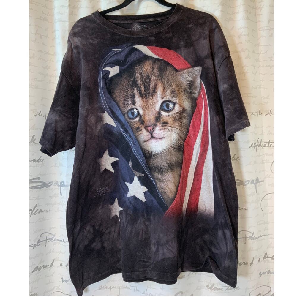 The Mountain American Flag Patriotic Kitten Graphic T-Shirt XL